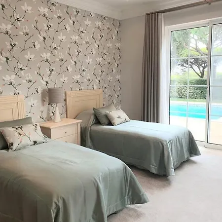 Sleeps 8 Pool Air Con T455974