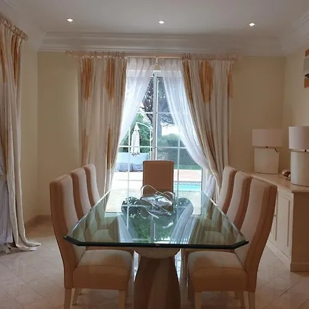 Villa Sleeps 8 Pool Air Con T455974
