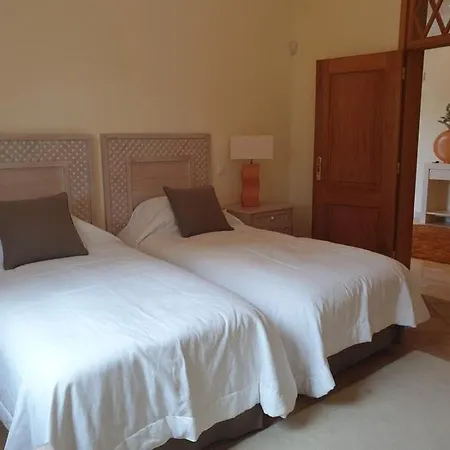 Sleeps 8 Pool Air Con T455974 Vila