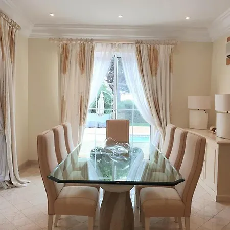 Villa Sleeps 8 Pool Air Con T455974 *