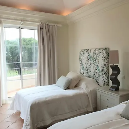 Sleeps 8 Pool Air Con T455974